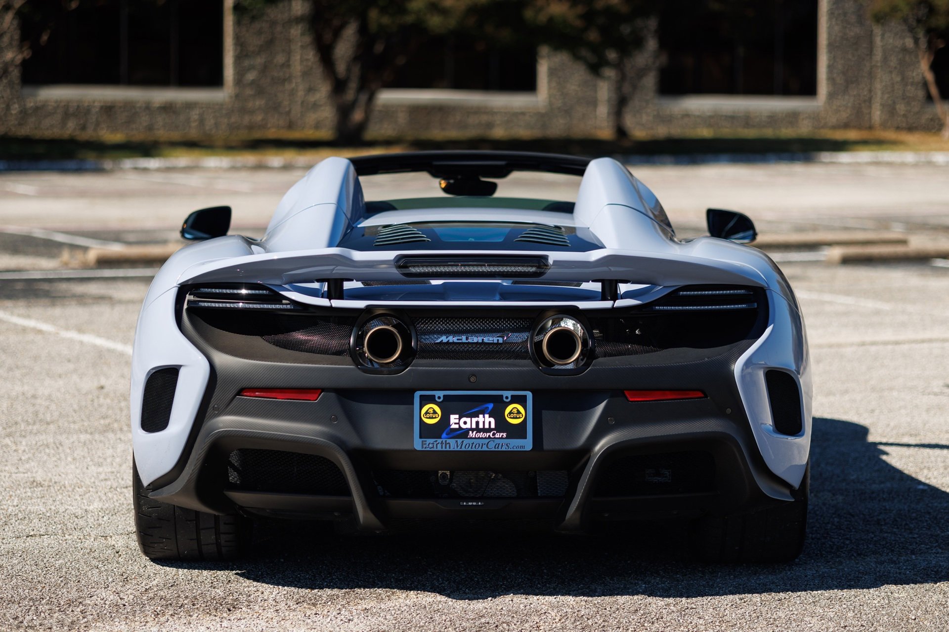 Used 2016 McLaren 675LT Spider image 32