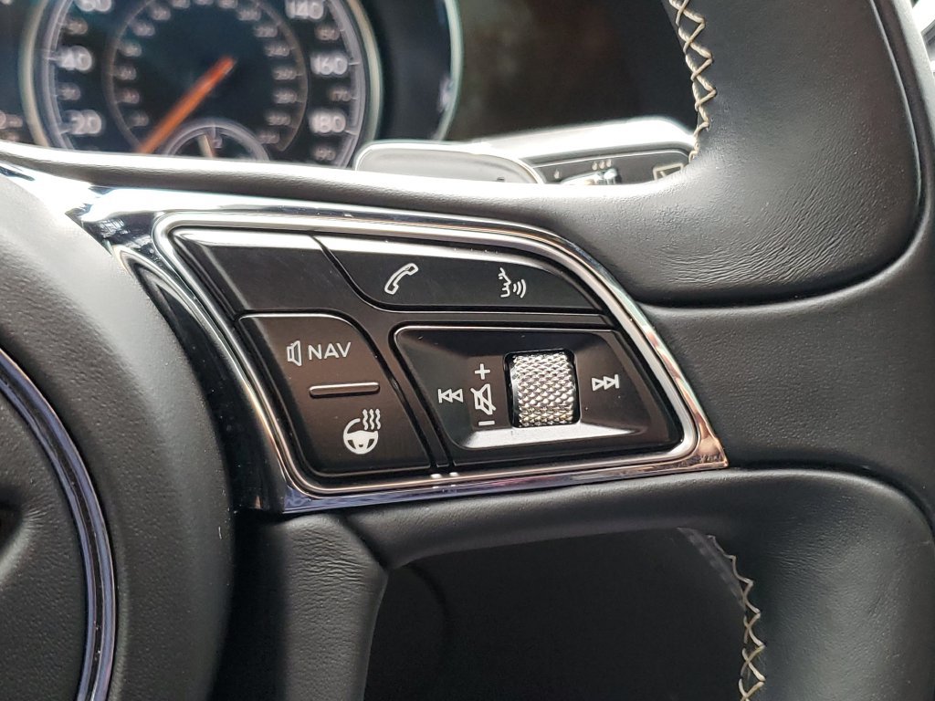 Used 2018 Bentley Bentayga AWD/4WD image 25
