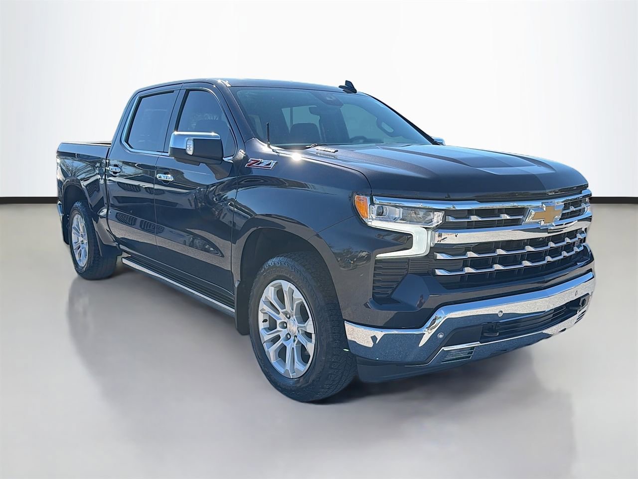 Used 2022 Chevrolet Silverado 1500 LTZ w/ LTZ Premium Package image 2