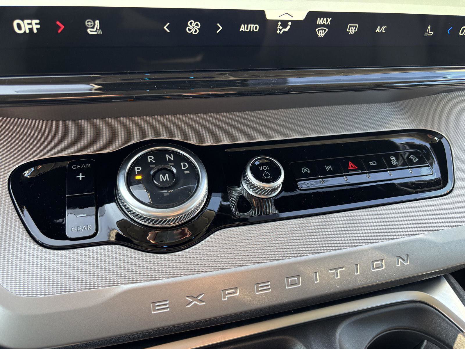 New 2025 Ford Expedition Active image 22
