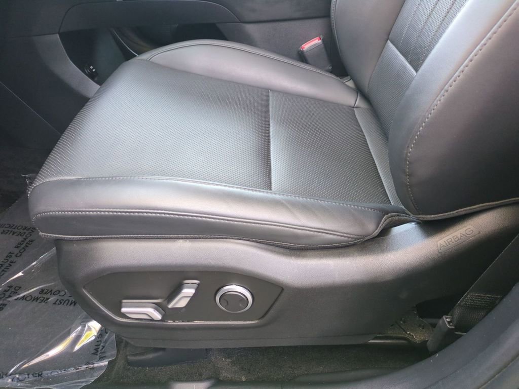 Certified 2025 Hyundai Santa Fe SEL image 18