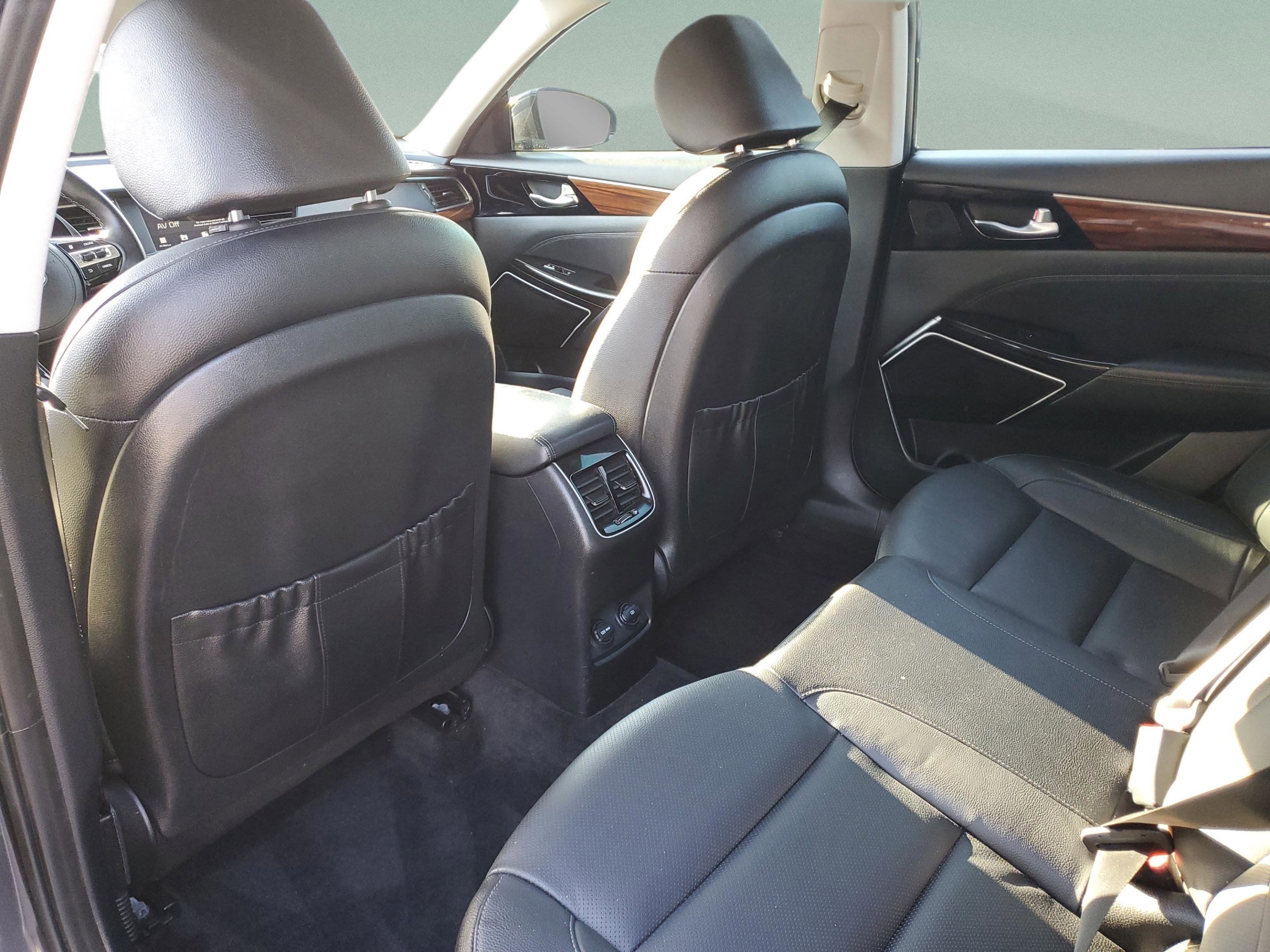 Certified 2018 Kia Cadenza Premium image 9