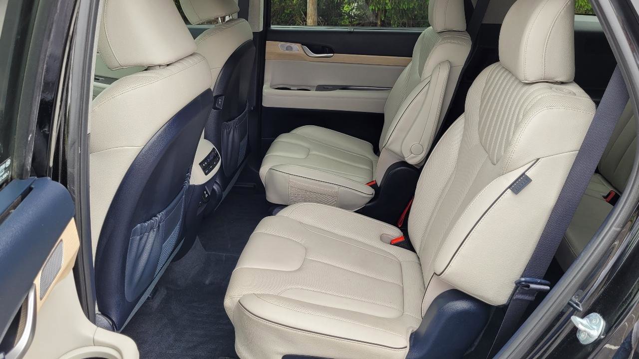 Used 2024 Hyundai Palisade Limited FWD image 17