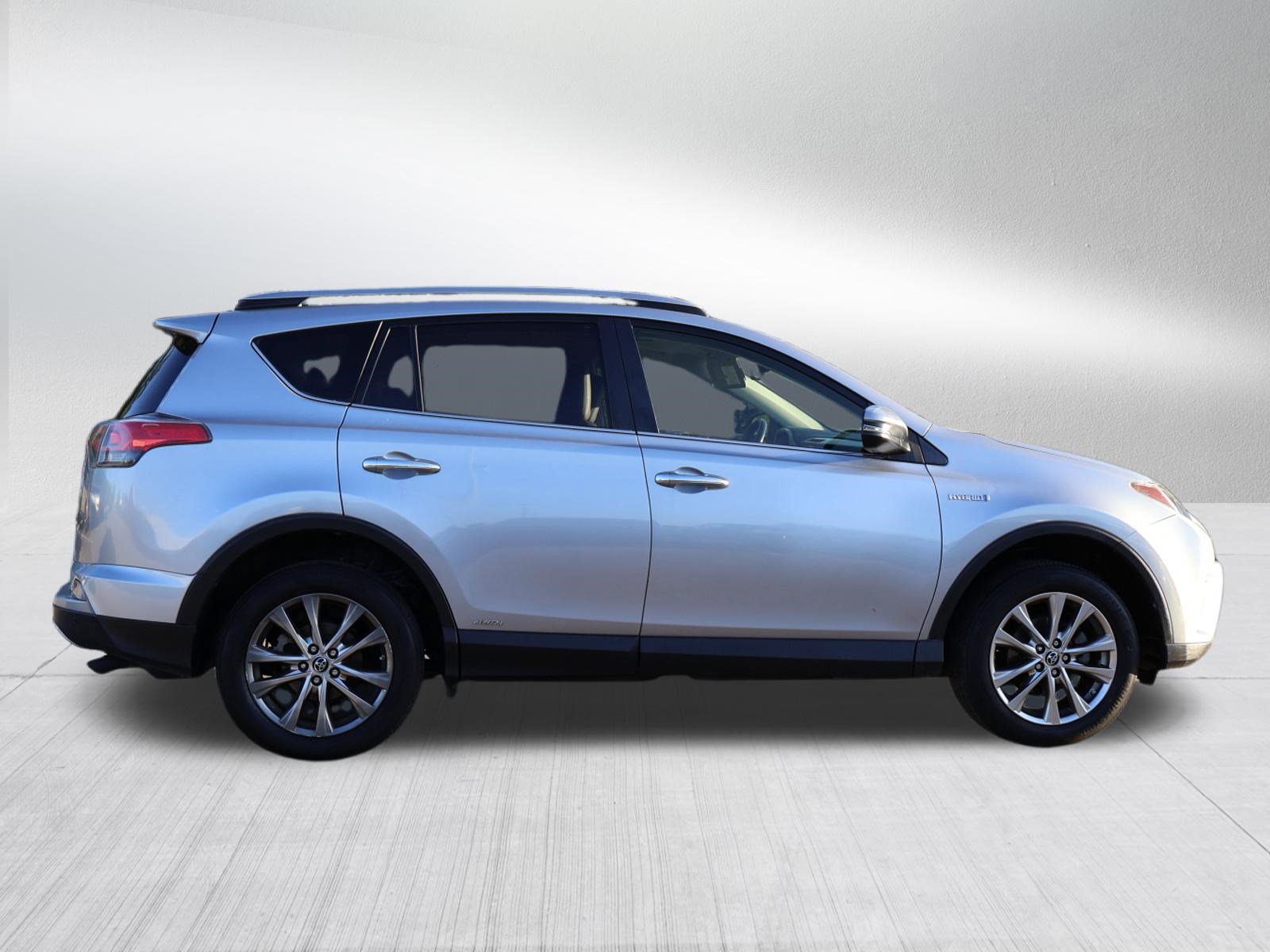 Used 2018 Toyota RAV4 Limited image 8
