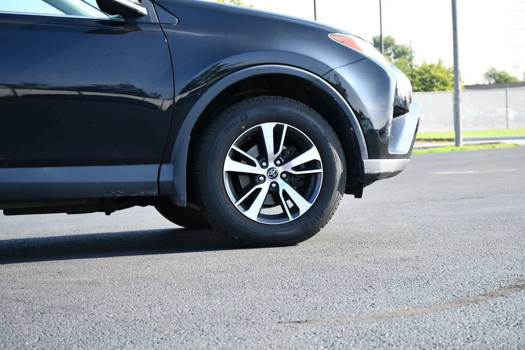 Used 2016 Toyota RAV4 XLE AWD/4WD image 7