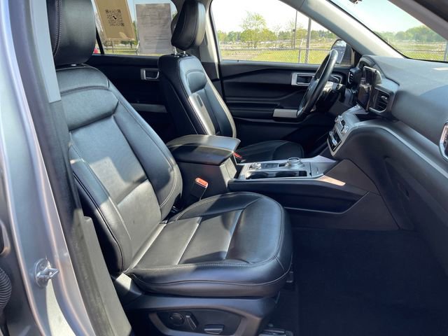 Used 2020 Ford Explorer XLT w/ Equipment Group 202A AWD/4WD image 38