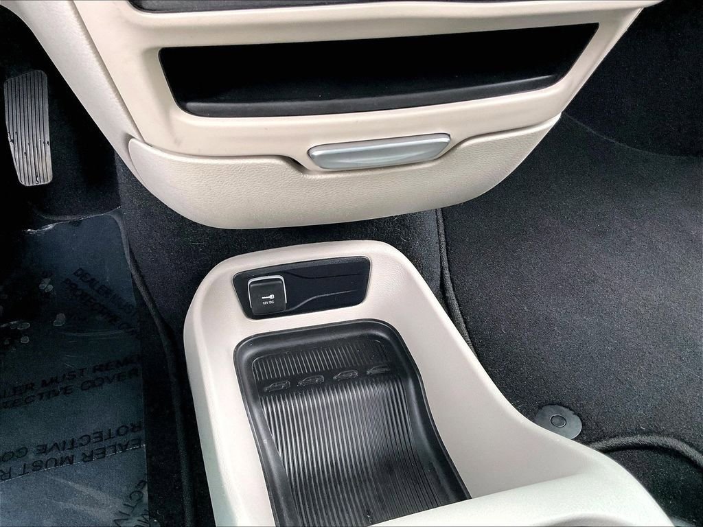 Used 2023 Chrysler Voyager LX FWD image 31