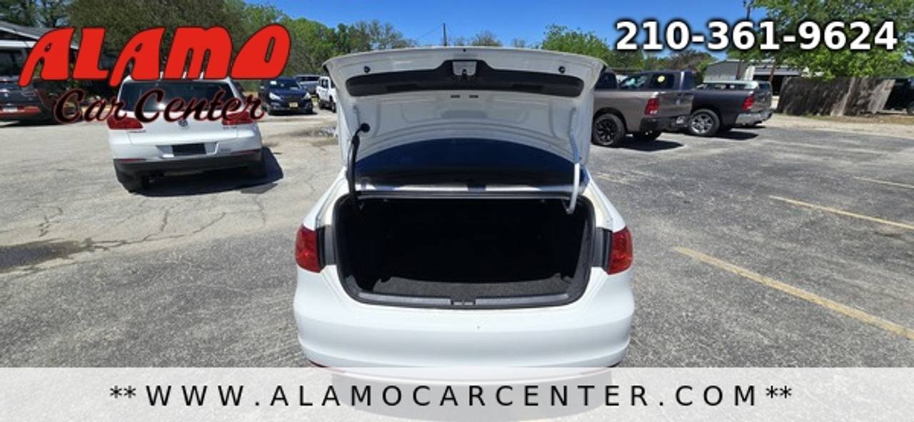 Used 2011 Volkswagen Jetta SE FWD image 23