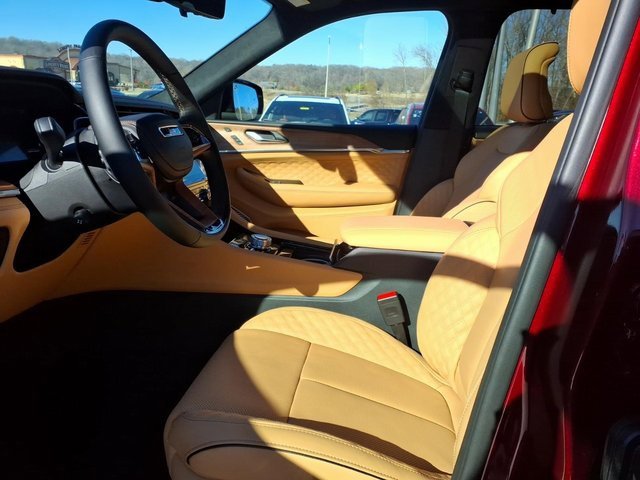 New 2025 Jeep Grand Cherokee Summit image 7
