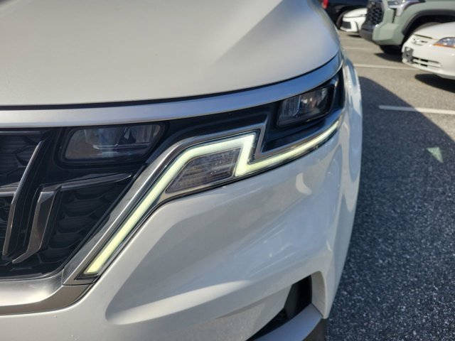 Used 2024 Kia Carnival LX image 16