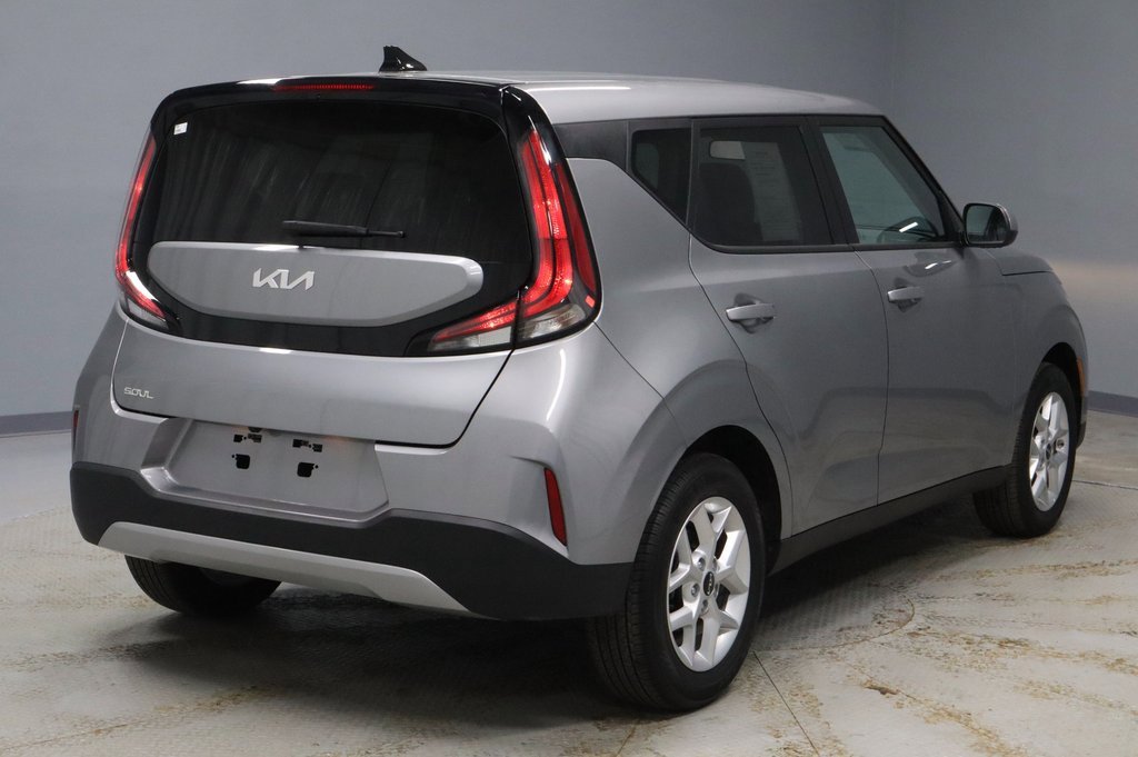 Used 2025 Kia Soul LX image 9