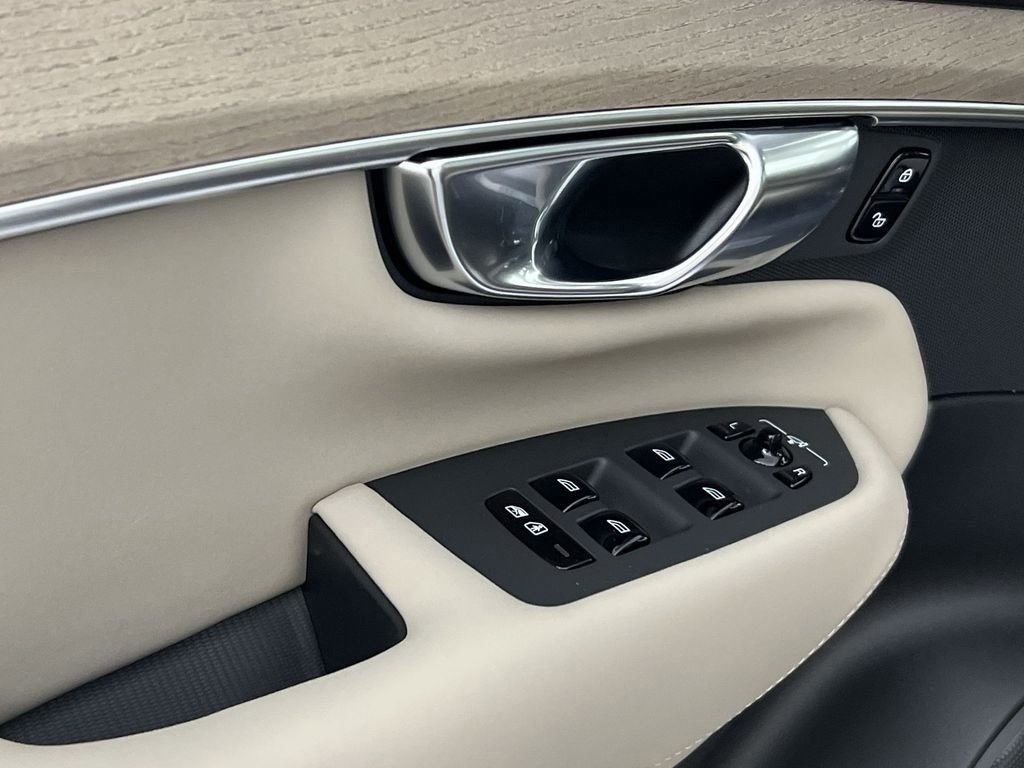New 2026 Volvo XC90 B6 Plus w/ Protection Package image 13