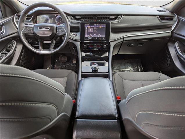 Used 2024 Jeep Grand Cherokee Laredo X w/ Luxury Tech Group I AWD/4WD image 17