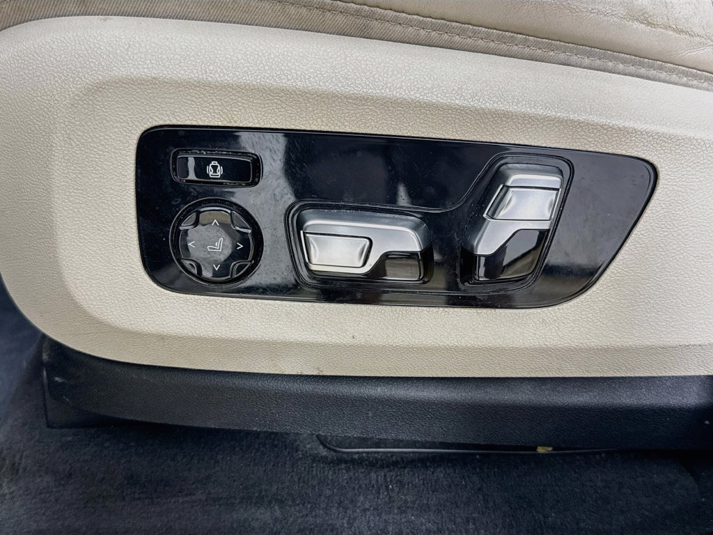 Used 2019 BMW X7 xDrive40i w/ M Sport Package AWD/4WD image 19