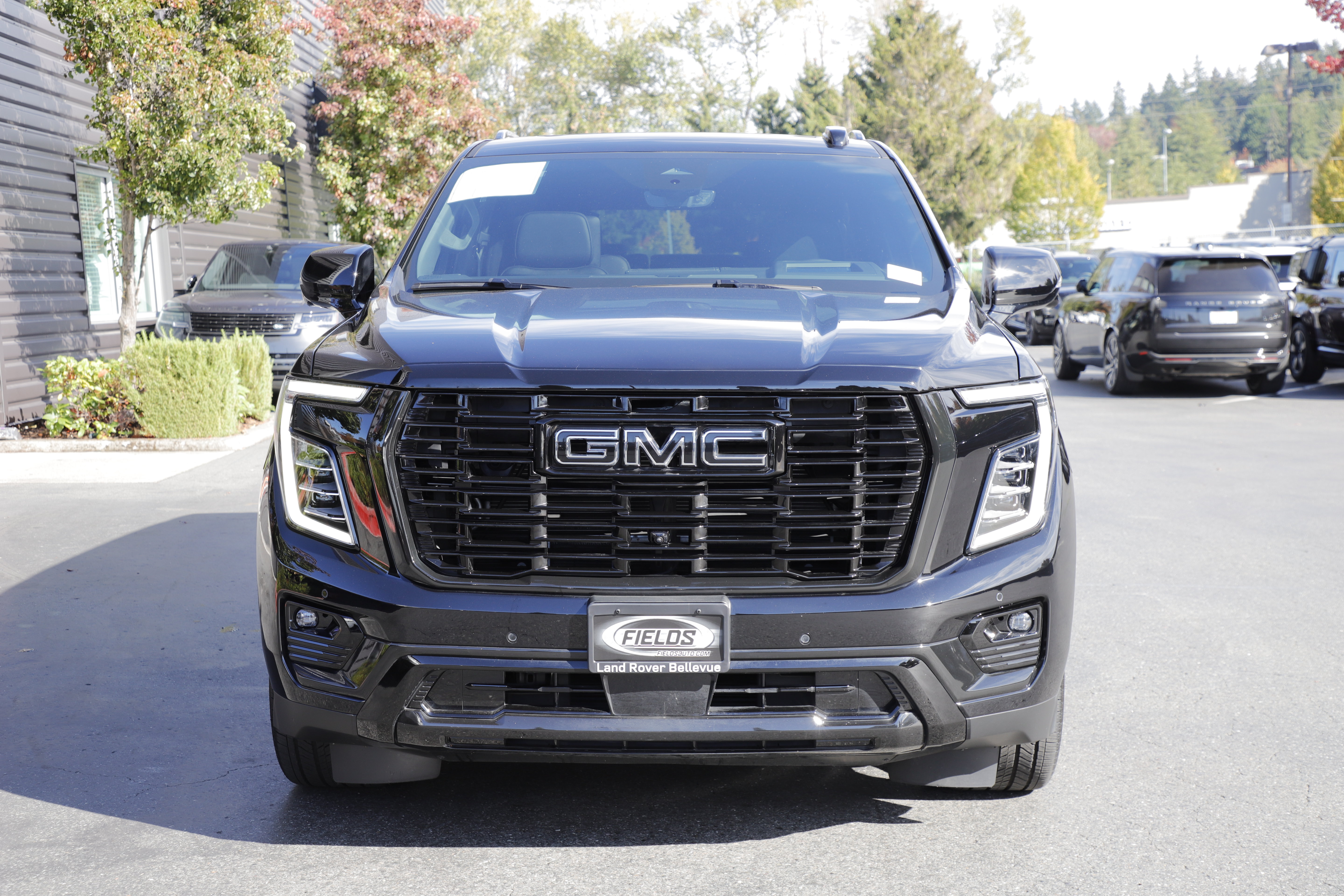 Used 2025 GMC Yukon Denali w/ Denali Reserve Package AWD/4WD image 4