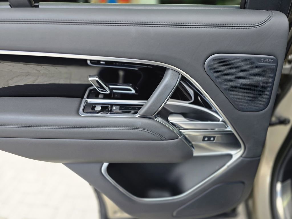 Used 2024 Land Rover Range Rover SE image 9