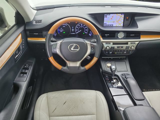 Used 2015 Lexus ES 300h w/ Navigation System Package FWD image 16