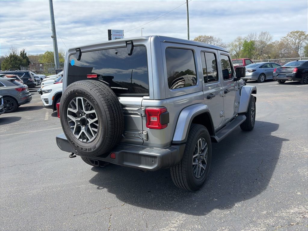 Used 2021 Jeep Wrangler Unlimited Sahara image 7