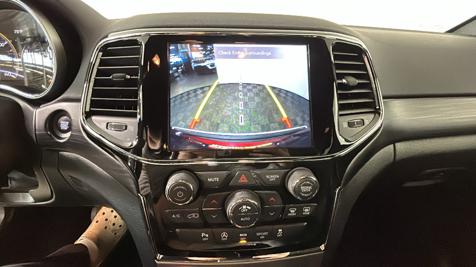 Used 2020 Jeep Grand Cherokee Altitude AWD/4WD image 29