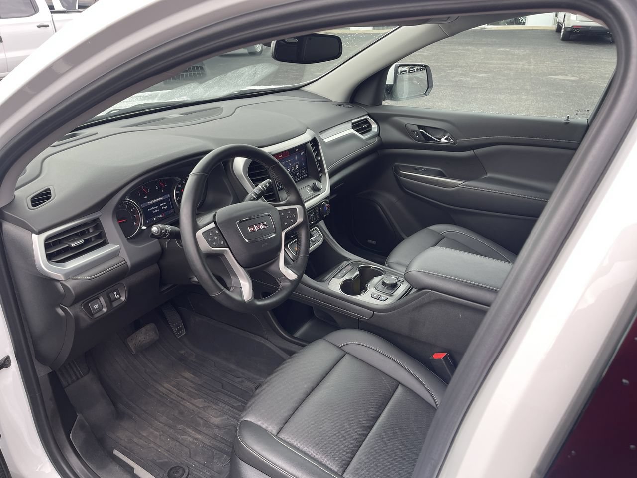 Used 2023 GMC Acadia SLT w/ Preferred Package FWD image 10