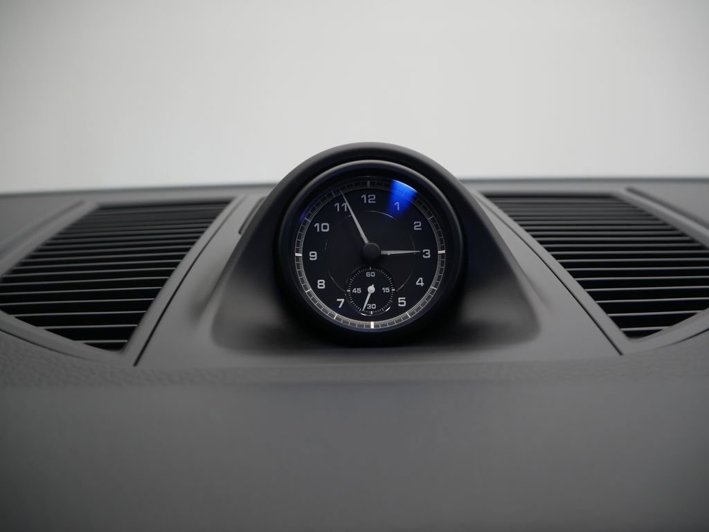 Certified 2023 Porsche Macan image 42