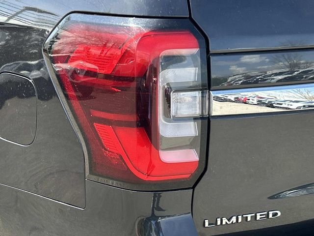 Used 2024 Ford Expedition Limited image 10
