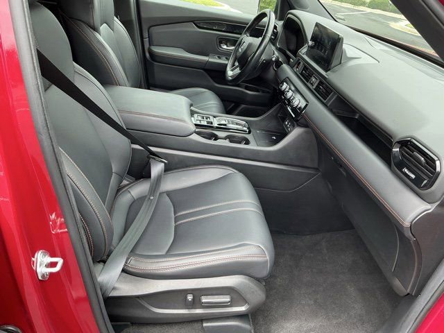 Used 2025 Honda Pilot TrailSport image 22