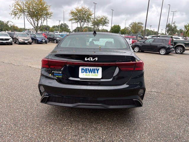 Used 2022 Kia Forte LXS FWD image 4