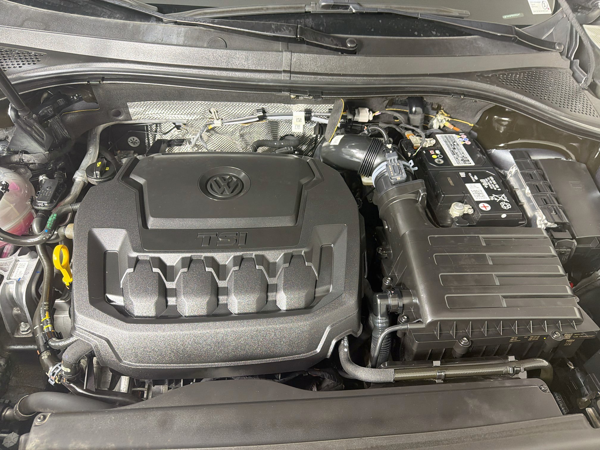 Used 2023 Volkswagen Tiguan SE R-Line FWD image 31