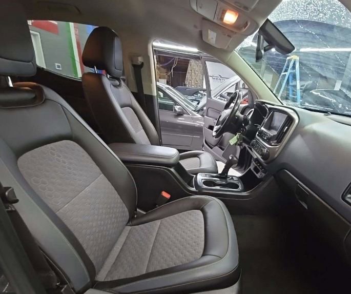 Used 2017 Chevrolet Colorado Z71 image 10