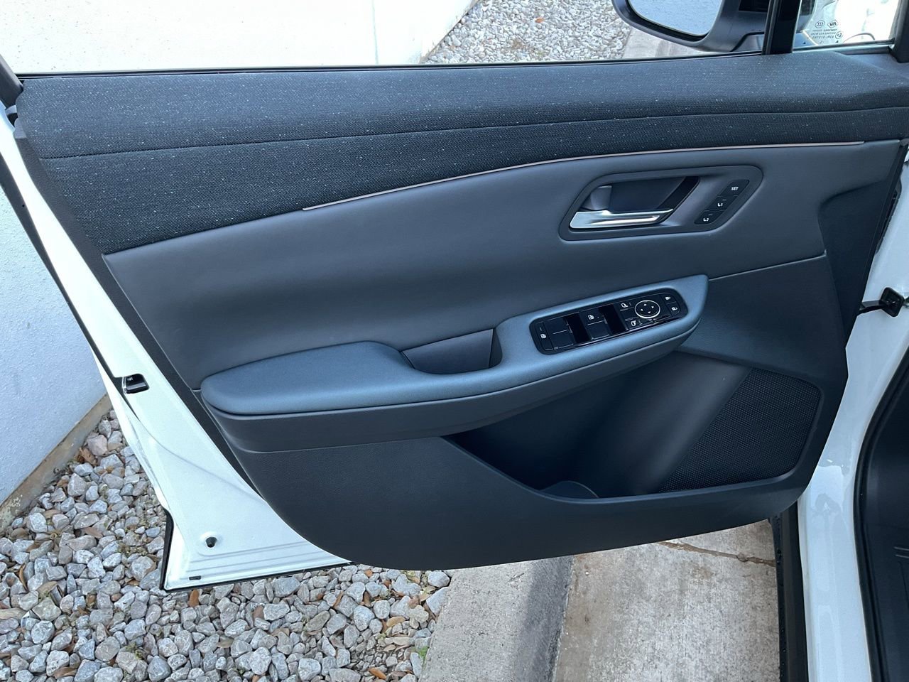 New 2026 Nissan Leaf Platinum+ w/ Cargo Package (Platinum+) image 12