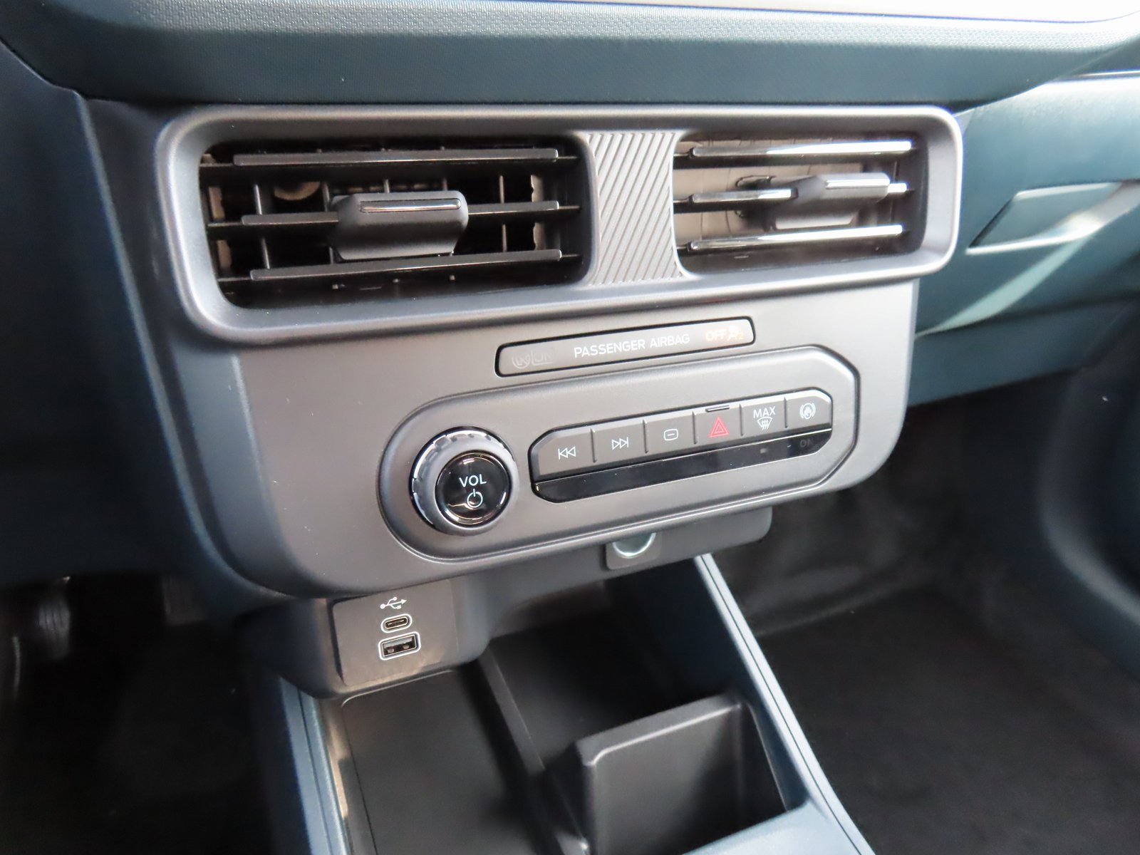 New 2026 Ford Maverick XL image 13