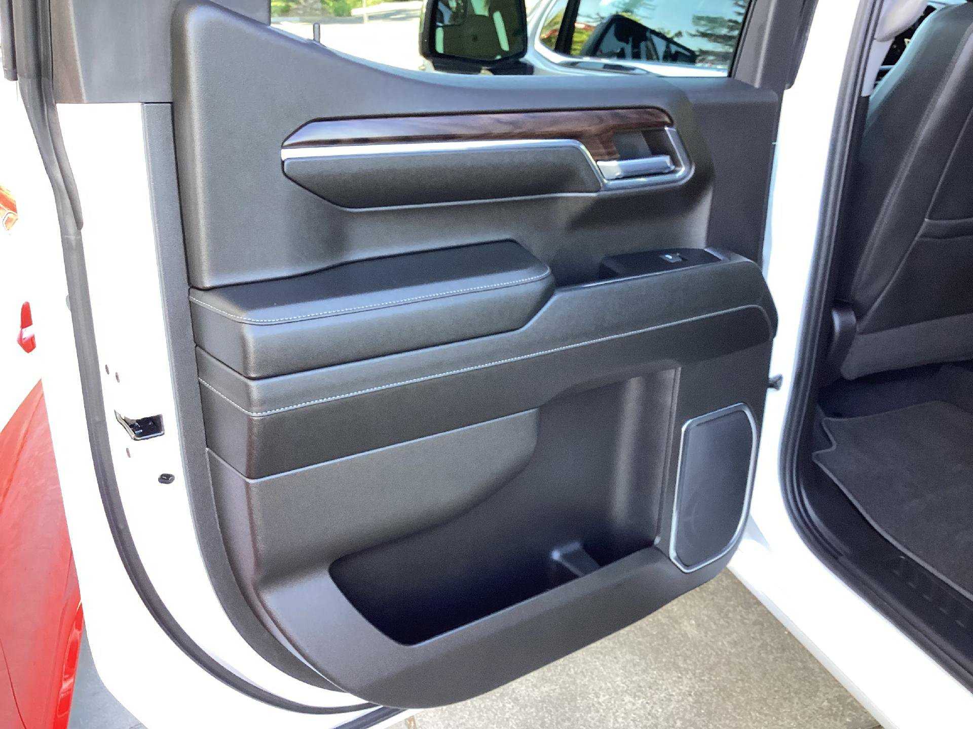 Used 2024 GMC Sierra 1500 SLT AWD/4WD image 11