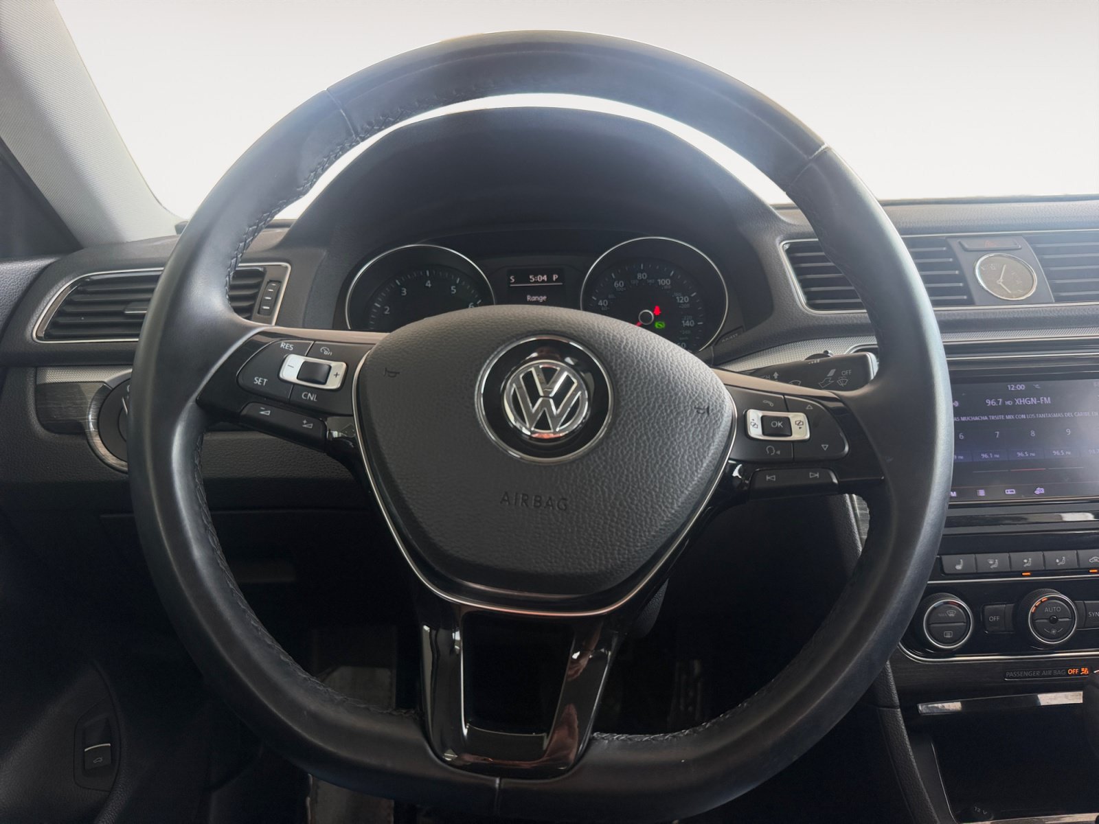 Used 2017 Volkswagen Passat 1.8T SE FWD image 13