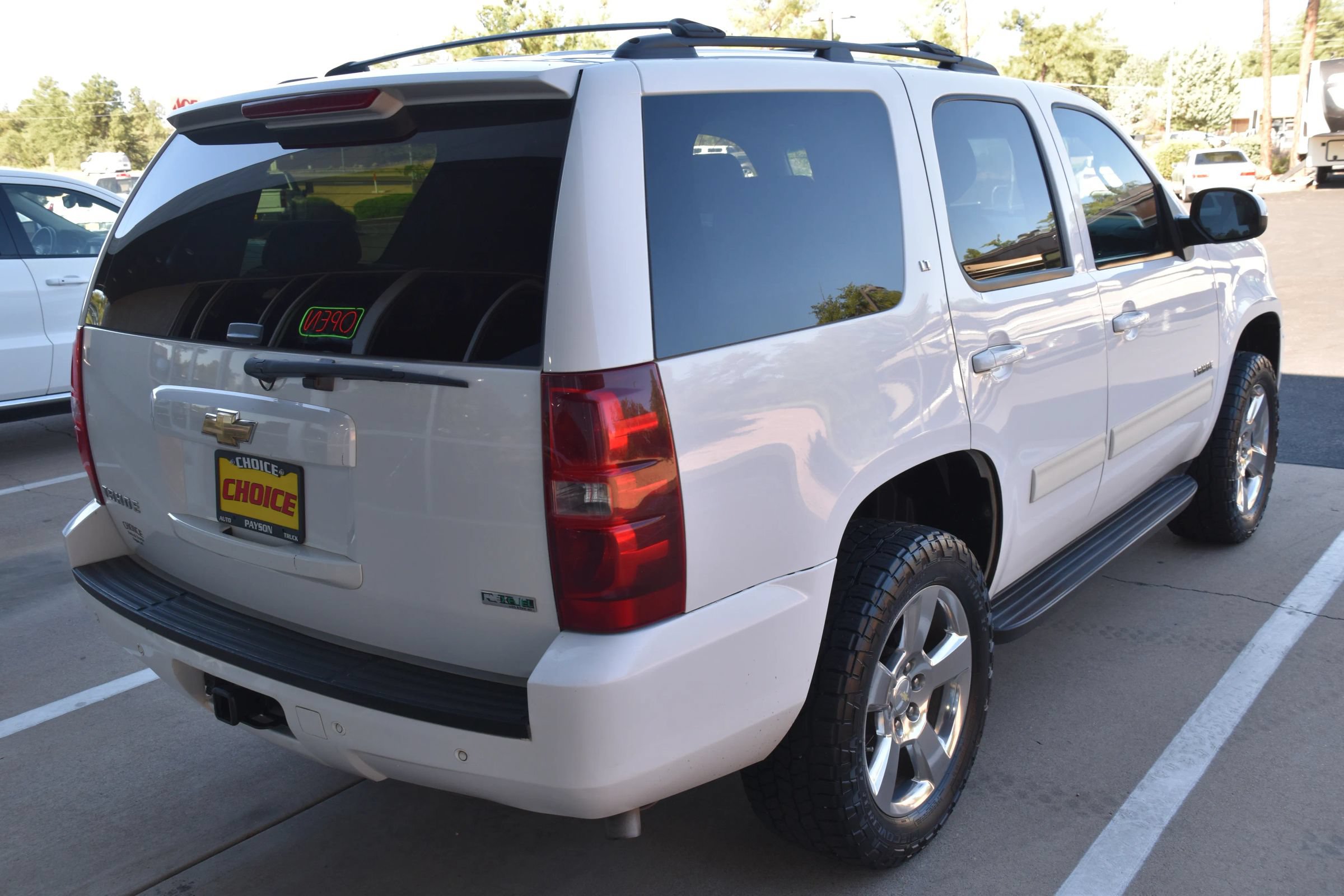 Used 2010 Chevrolet Tahoe LT w/ Luxury Package AWD/4WD image 8