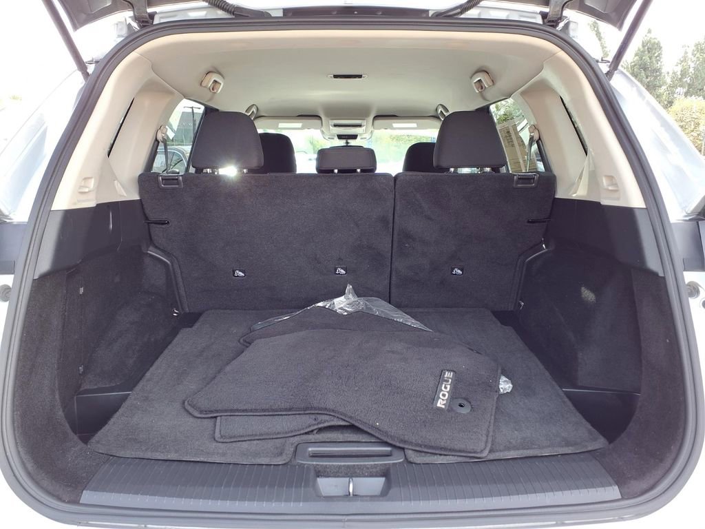 Used 2024 Nissan Rogue S image 24