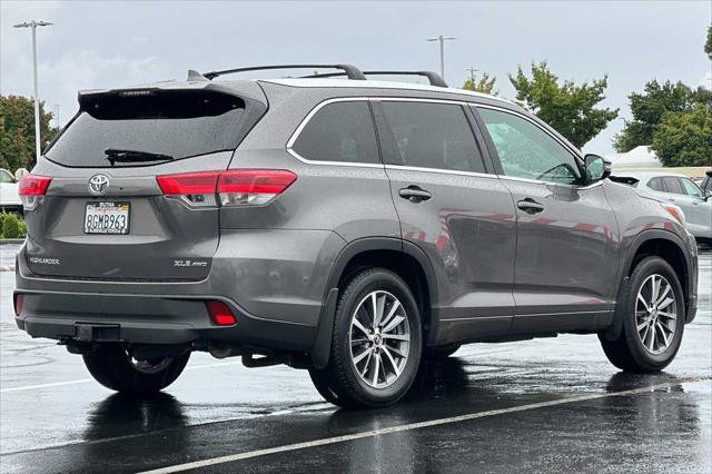 Certified 2018 Toyota Highlander XLE image 2