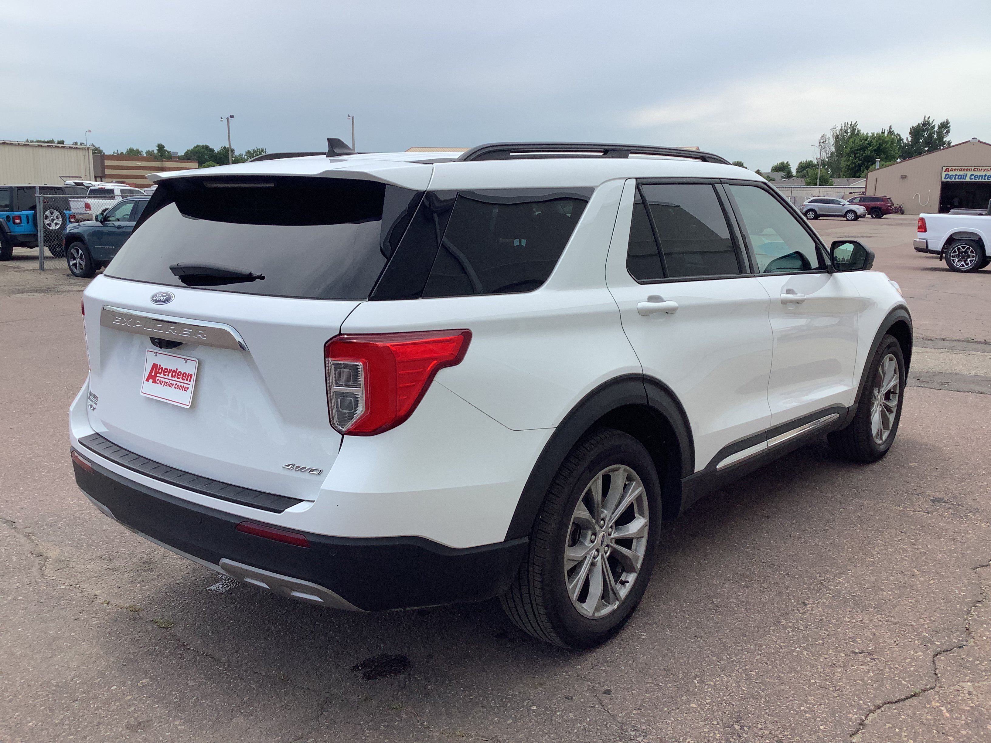 Used 2022 Ford Explorer XLT w/ Equipment Group 202A AWD/4WD image 5