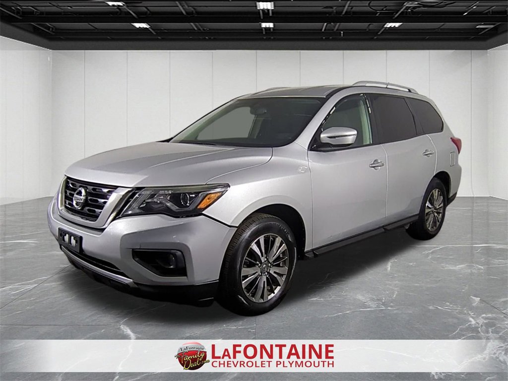 Used 2018 Nissan Pathfinder SV image 4