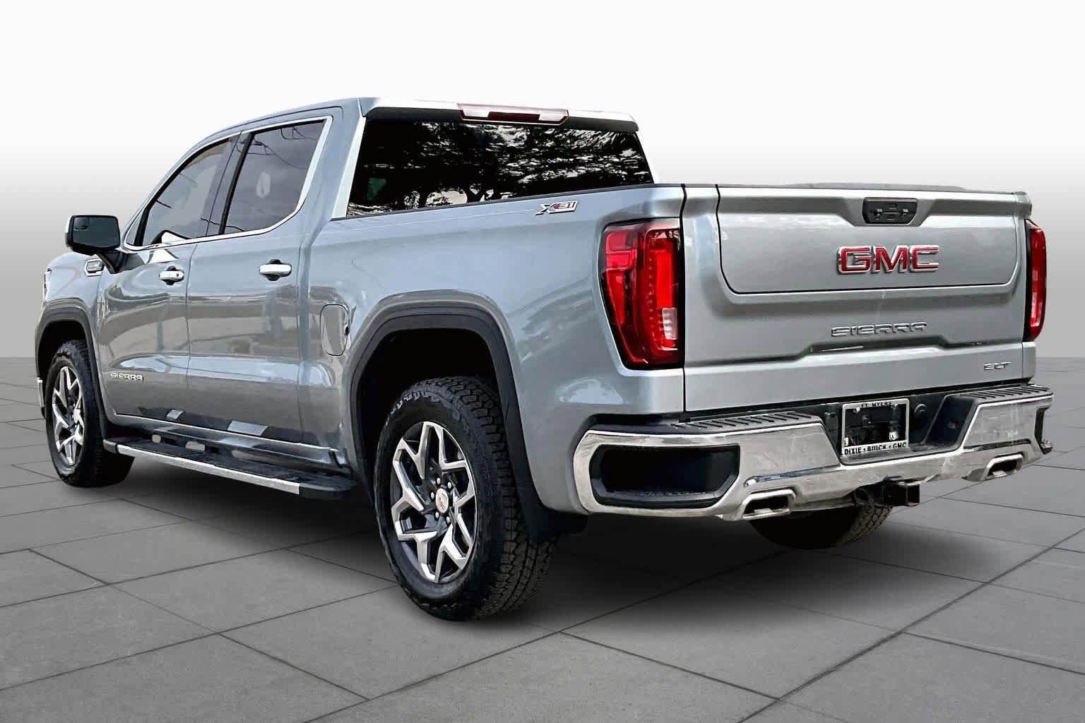 Used 2023 GMC Sierra 1500 SLT w/ SLT Premium Package AWD/4WD image 13