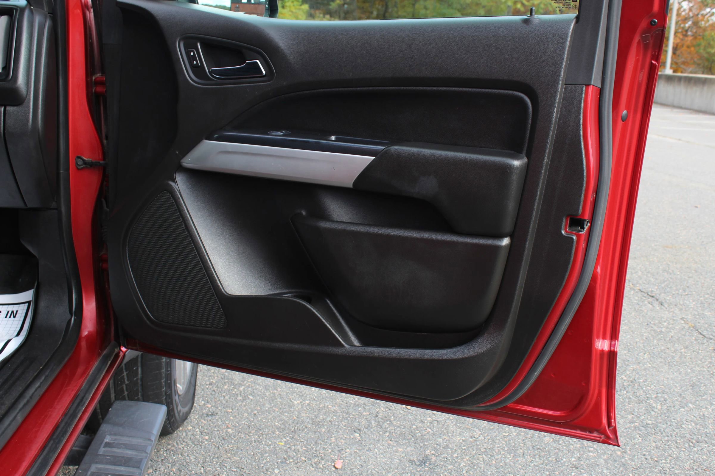 Used 2015 Chevrolet Colorado LT w/ Luxury Package image 18