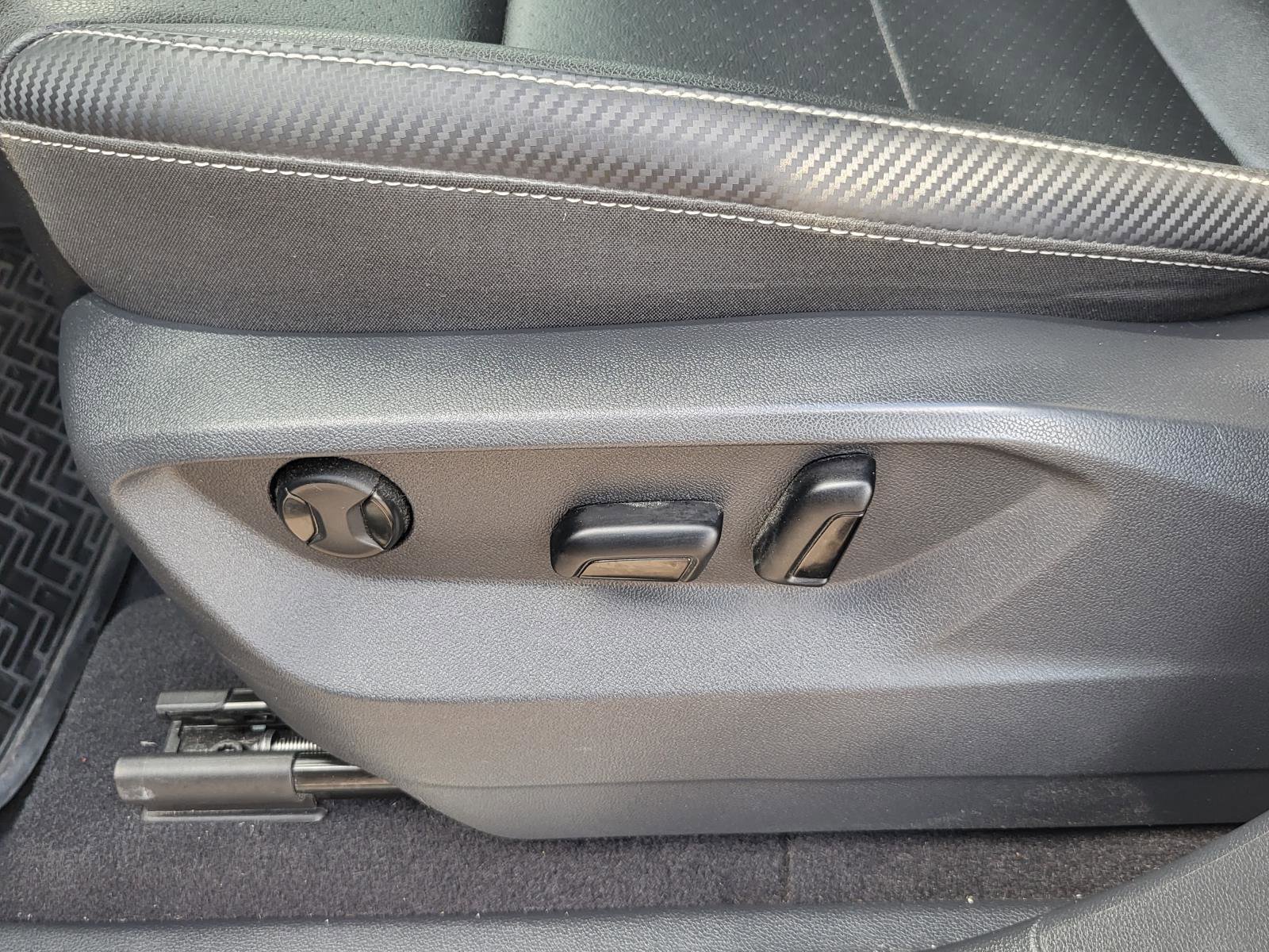 Used 2023 Volkswagen Atlas Cross Sport SE image 18