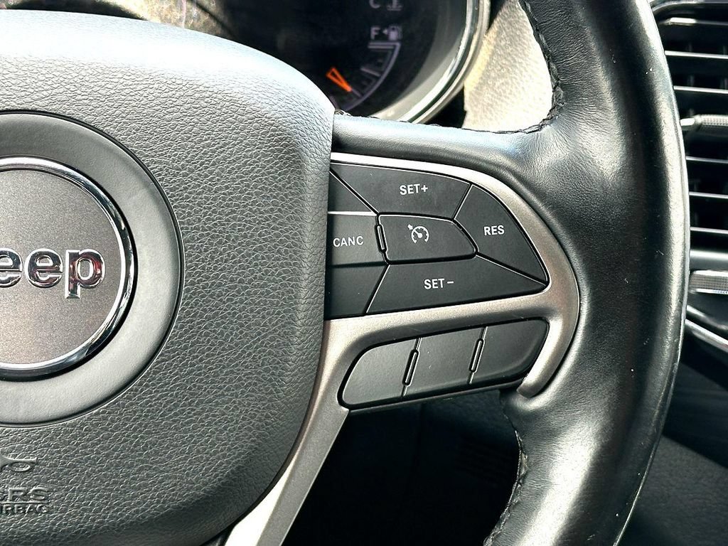 Used 2020 Jeep Grand Cherokee Altitude RWD image 24