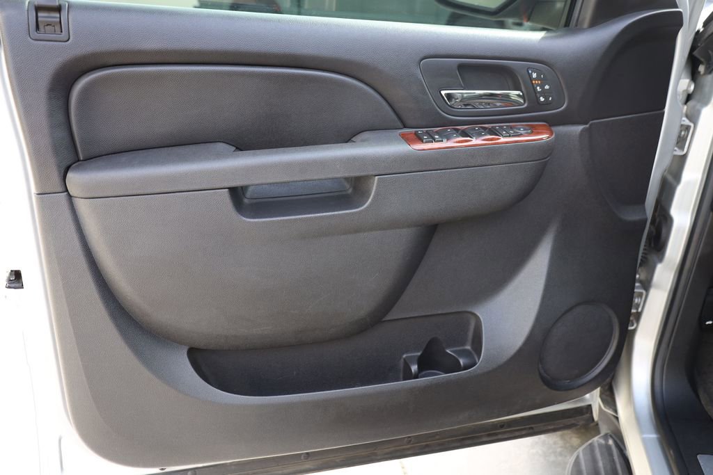 Used 2011 Chevrolet Suburban LTZ AWD/4WD image 10