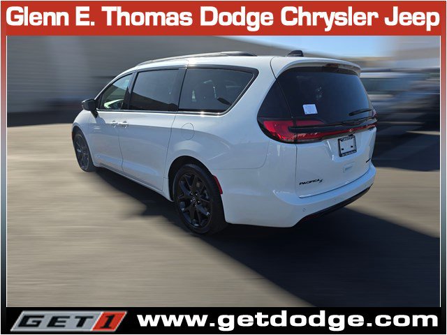New 2026 Chrysler Pacifica Limited w/ S Appearance Package FWD image 4
