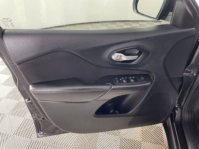 Used 2015 Jeep Cherokee Sport image 15