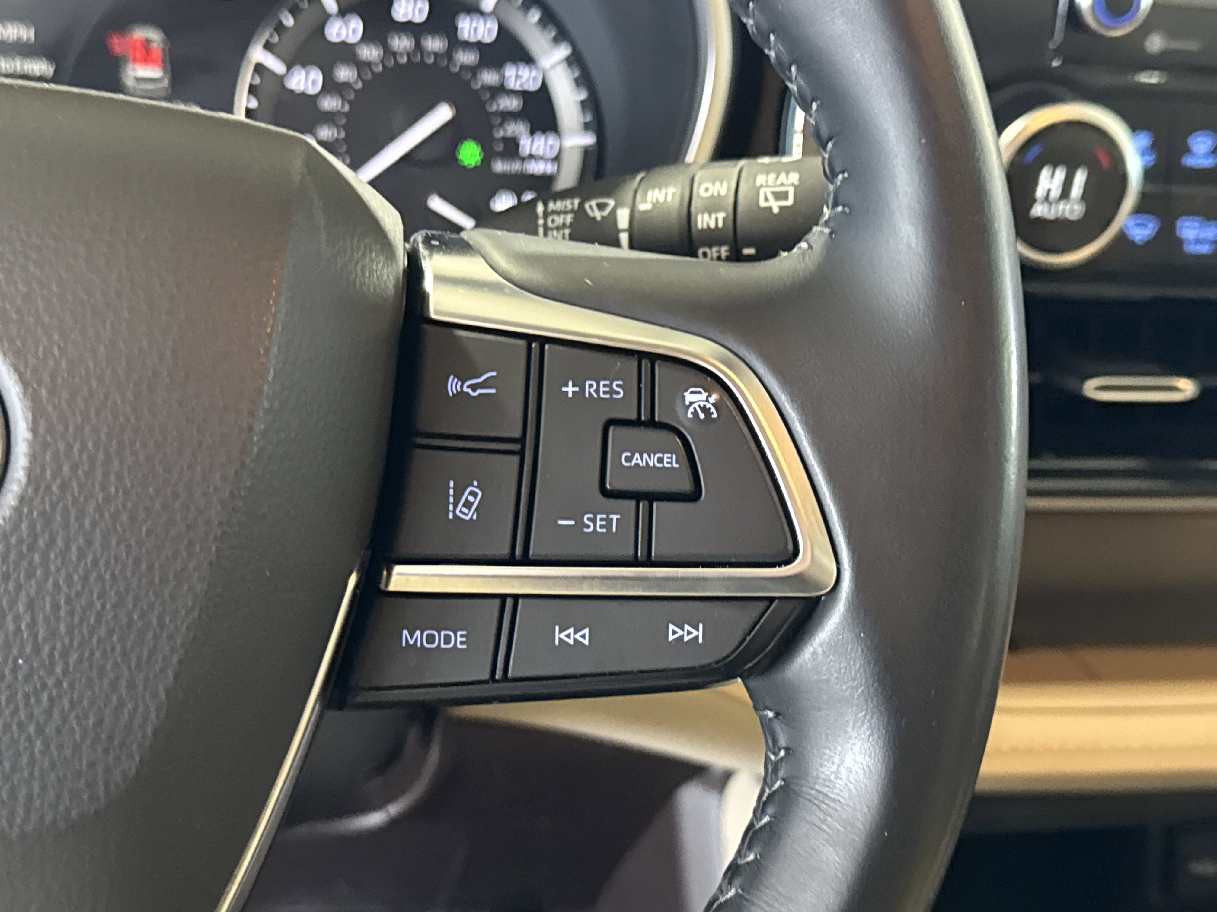 Used 2021 Toyota Highlander XLE image 25