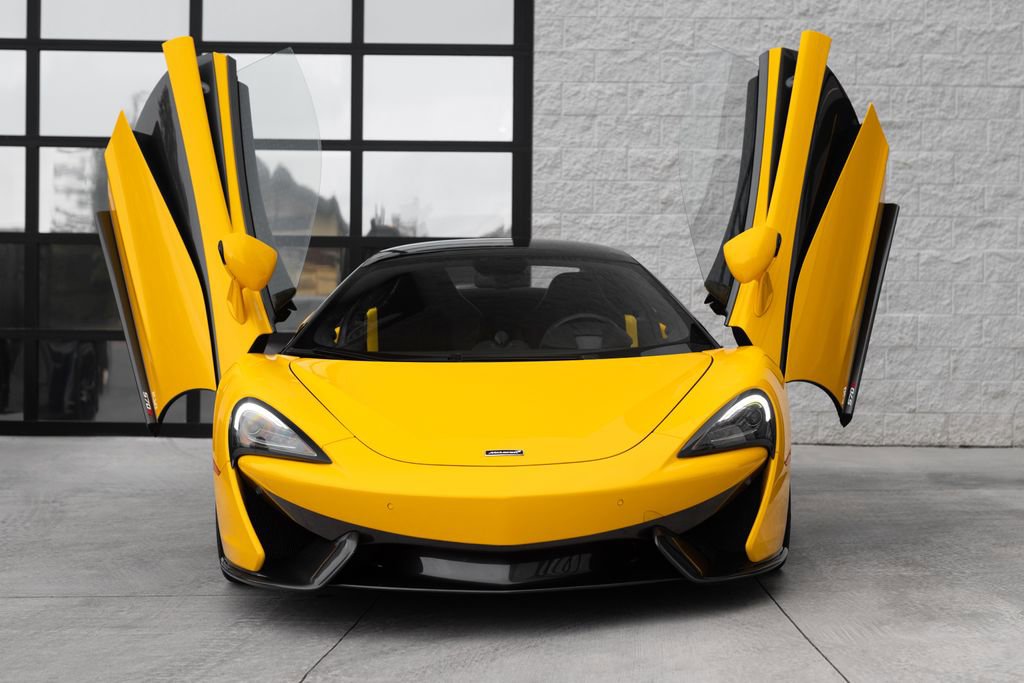 Used 2019 McLaren 570S Spider RWD image 3
