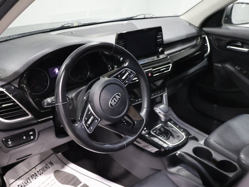 Used 2021 Kia Seltos EX image 16