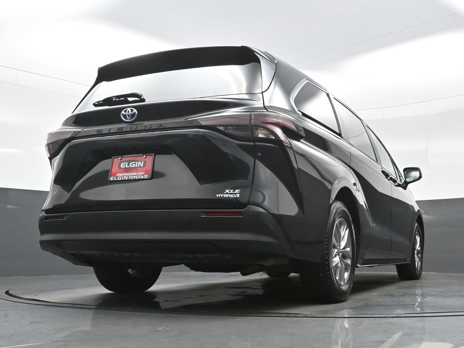 Used 2024 Toyota Sienna XLE FWD image 33